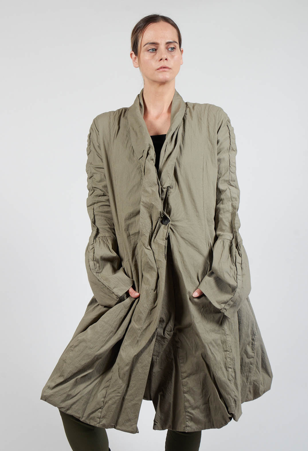 Ruched Fabric Collar Coat With Statement Sleeves in Schilf